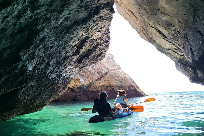 Sesimbra : Guided Kayak Tour in Arrábida Natural Park & Caves - Equipment, photos, and the small-group advantage