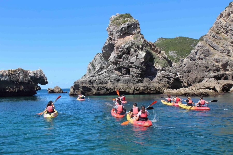 Sesimbra: Ribeiro Cavalo Beach, Caves, & Arrábida Kayak Tour - Paddling out from Sesimbra