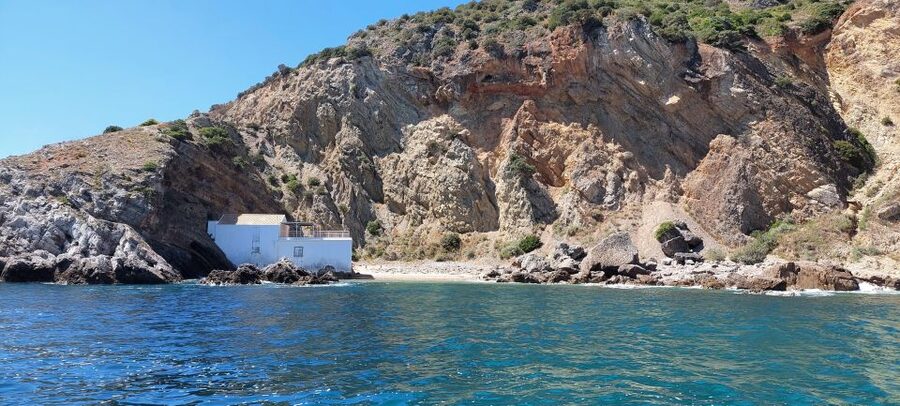 Sesimbra: Secret Bays and Beaches Boat Tour with Snorkeling - Who will enjoy this boat trip most