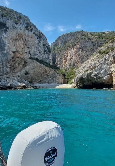 Secret Bays and Beaches Boat Tour with Snorkeling
