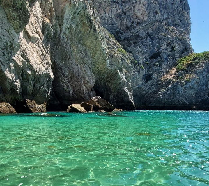 Sesimbra: Secret Bays and Beaches Boat Tour with Snorkeling - Praia da Mijona is made for swimming