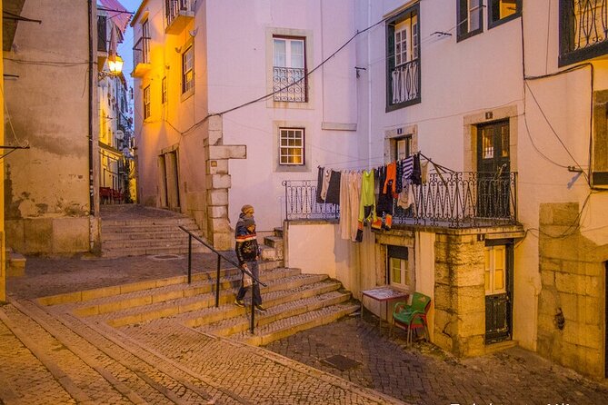 Shared Arrival Transfer: From Lisbon Airport to Hotels - Service quality depends heavily on the pickup
