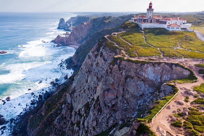 Sintra and Cascais Full-Day Private Tour - What the vehicle and guide add