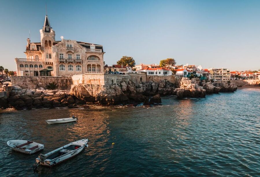 Sintra: Full-Day Deluxe Tour with Pena Palace ticket - A short look at Cascais and Estoril
