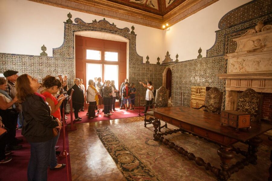 Sintra: National Palace and Gardens Skip-the-Line Ticket - The new audiovisual portraits put people into the rooms