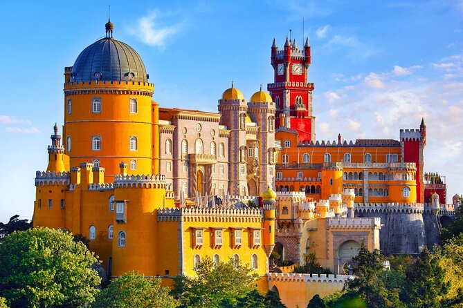Sintra, Pena Palace, Quinta da Regaleira & Cascais Group Tour - Cascais, a slower finish by the water