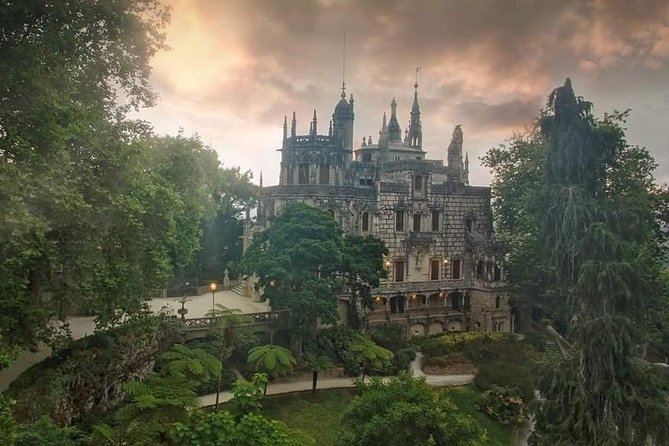 Sintra: The Romantic Village – Half-Day Private Guided Tour - Sintra National Palace and the Moorish Fountain