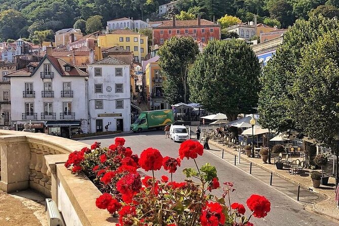 Sintra Walking Tour: Romantic Village & Palaces - The pillory, the church, and royal Sintra