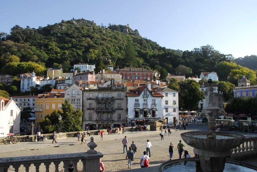 Sintra with a guide: Pena, Regaleira, Roca and Cascais - Lunch and free time in Sintra