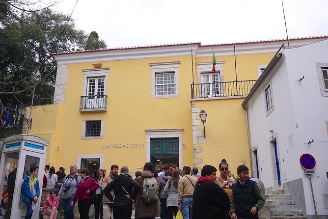Skip the Line Ticket Castelo de S. Jorge - The castle grounds, archaeological remains, and museum