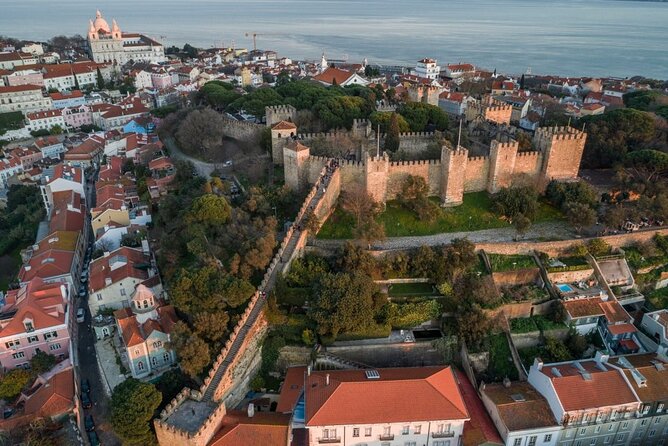 Skip the Line Ticket Castelo de S. Jorge - Finding the meeting point near Travessa do Chão da Feira