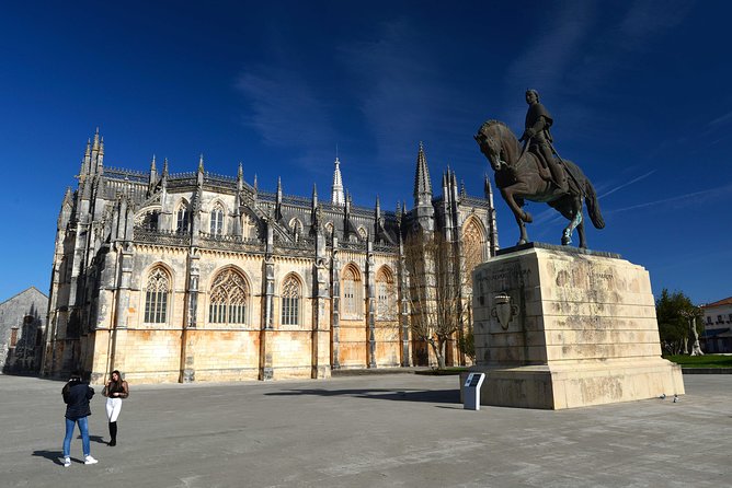 Small Group Tour to Fátima, Batalha, Nazaré and Óbidos from Lisbon - The guides can make or break the day