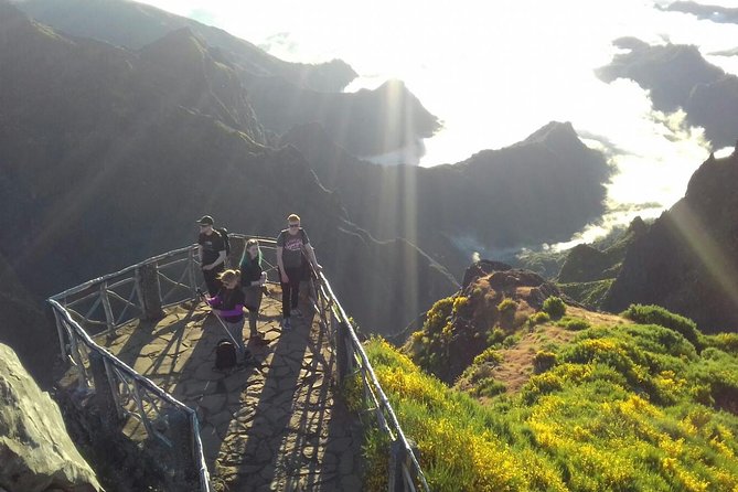 Sunrise Guided Hike PR1 Pico do Areeiro Pico Ruivo small group - Walking from Pico do Areeiro toward Pico Ruivo