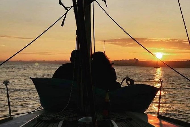 Sunset Sailing Tour On The Tagus River - Sailing past Praça do Comércio