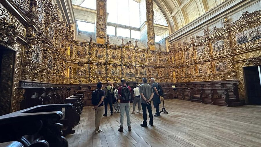 The Beautiful Story of Porto: Guided Tour with Entry Tickets - From Rua das Flores to Porto’s medieval heart