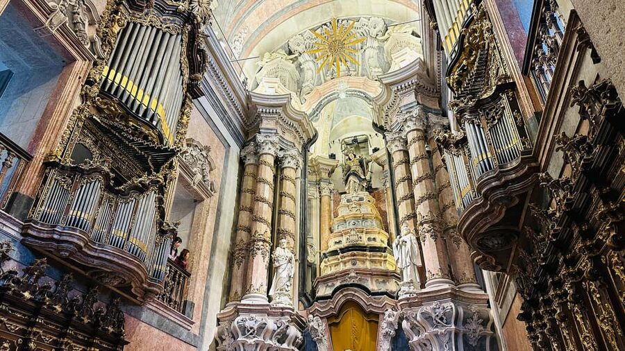 The Beautiful Story of Porto: Guided Tour with Entry Tickets - Meeting the guide at Porto Cathedral