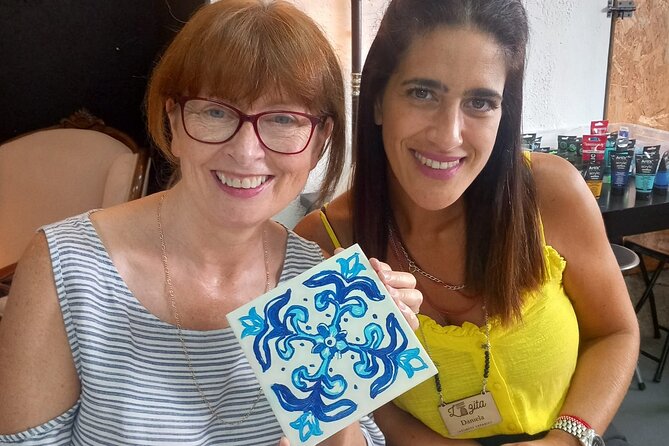 Tile Painting and Cocktails in Downtown Porto - Cocktails, juice, and the social side of the class