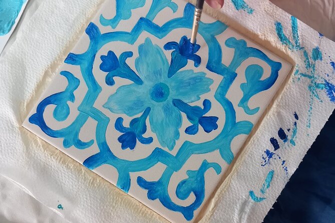 Tile Painting and Cocktails in Downtown Porto - The first hour: tile stories, colors, and ideas