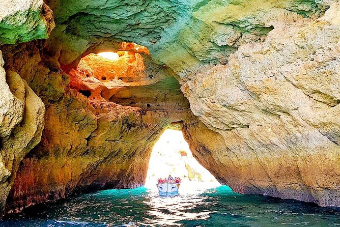 Traditional Tour - Benagil Cave - Why the small group is worth paying for