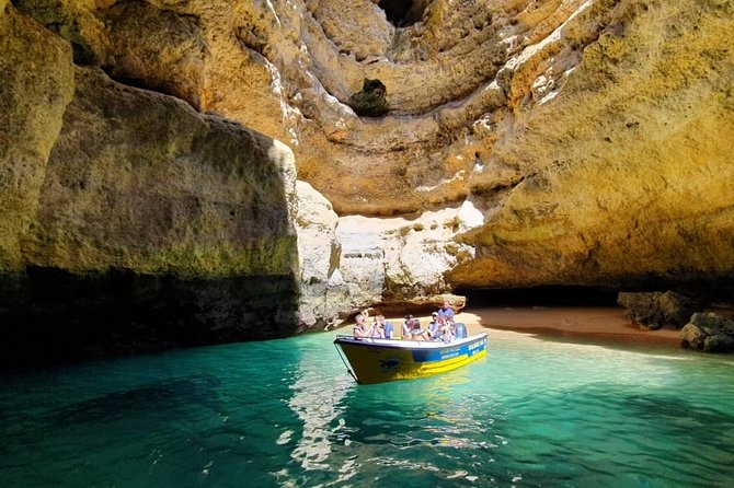 Traditional Tour - Benagil Cave - Photos, timing, and the best way to enjoy the ride