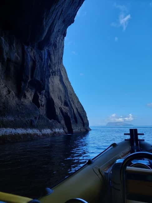 TRIP TO CORVO BY BOAT - The return trip along Flores