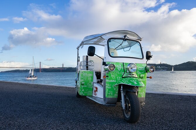 Tuk-tuk Bethlehem: An adventure DE tuk tuk you will never forget - The Belém Cultural Center and presidential landmarks