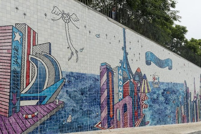Tuk Tuk Lisbon: Exploring Urban Art - Vhils and the art of carving into Lisbon