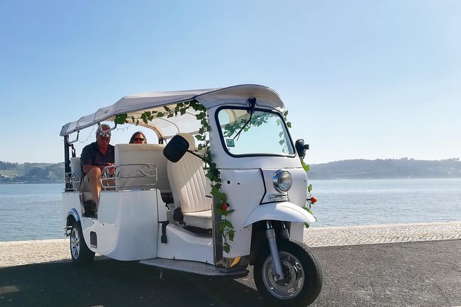 Tuk Tuk Lisbon Guided tour! 100% PRIVATE & PERSONALIZED - Chiado and Fado in the upper city