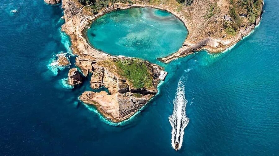 Vila Franca Islet: Around The Islet Guided Boat Tour - The five-minute ride out to the islet