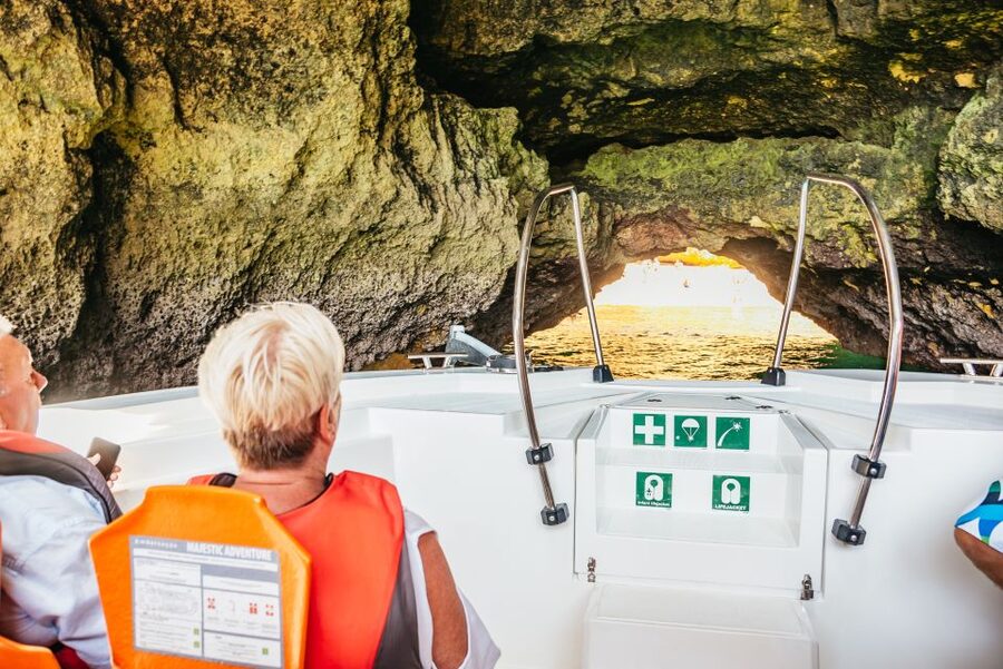Vilamoura: Benagil Cave Boat Tour with Entry - Key points at a glance