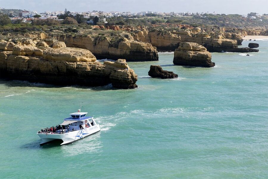 Vilamoura: Benagil Cave Quest Boat Tour - Nossa Senhora da Rocha and the first coastal landmarks