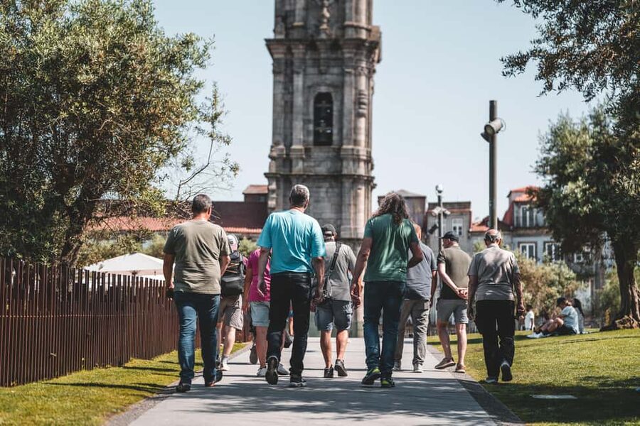 Walking tour discover Porto's center in German (max. 12 pax) - From university streets to Livraria Lello
