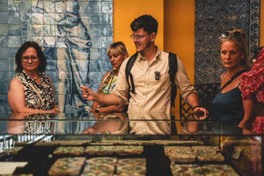Walking tour discover Porto's center in German (max. 12 pax) - Starting at Almeida Garrett or the war memorial