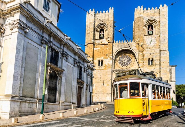 Welcome Lisbon Tour with Local Guide in Private Eco Tuk Tuk - Key points to know before booking